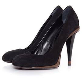 Fendi, décolleté in camoscio nero e bronzo.