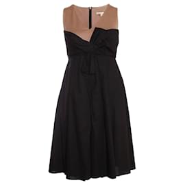 Paule Ka, schwarzes Cocktailkleid mit Schleife.