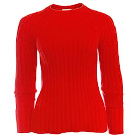Laurence Dolige, roter Wollpullover.