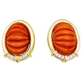 inconnue Orecchini a clip in oro giallo, corallo e diamanti.