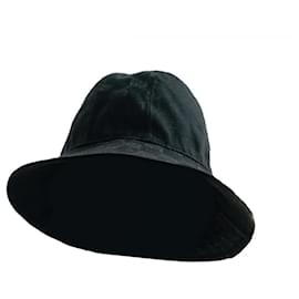 Cappello bucket Gucci monogramma GG nero