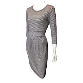 Weekend Max Mara Vestido de punto de seda con chevron en blanco y negro