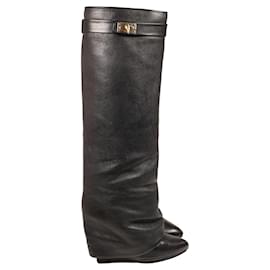 Increíbles botas con cierre de tiburón de Givenchy