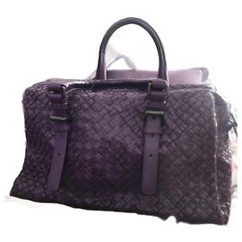Bottega Veneta Handtasche aus lila gewebtem Leder
