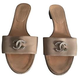 Mule Chanel Taupe in Pelle con Logo in Strass