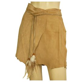 Dolce & Gabbana NTW Dolce Gabbana D & G Beigefarbener Wildleder-Ziegenlederrock über dem Knie mit Minigürtel, Gr 40