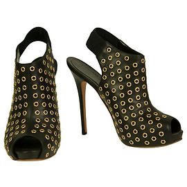 Alexander McQueen Stivaletti spuntati con punta aperta in pelle nera Gold Grommet tg 40