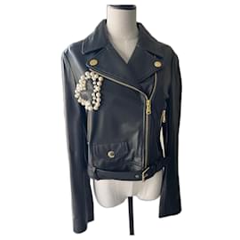 Chaqueta Moschino de piel napa azul con detalle de corazón de perlas