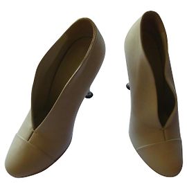 Zapatos de tacón Victoria Beckham de piel blanca con tacón de aguja