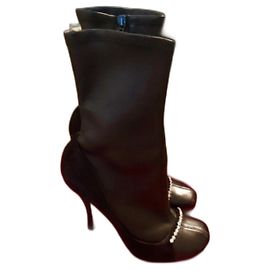 Bottines Valentino Garavani en cuir agneau noir à cristaux