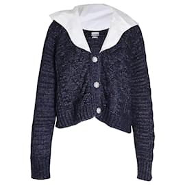 Ganni – Kurzer, verzierter Zopfstrick-Cardigan aus marineblauer Wolle mit Popelinekragen