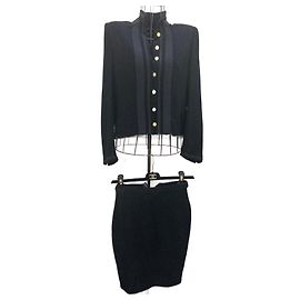 Traje falda Chanel Vintage negro con cadena dorada