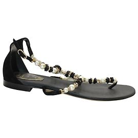 Sandali con cinturino a T impreziositi da perle e cristalli di Rene Caovilla in pelle scamosciata nera
