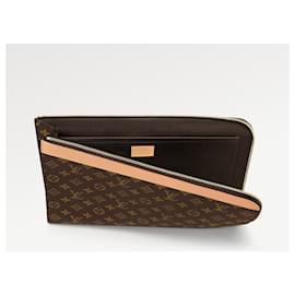 Louis Vuitton Monogramma LV Pochette Jour