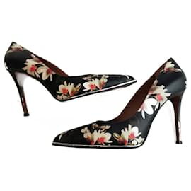 Givenchy Pumps aus Leder schwarz und floral