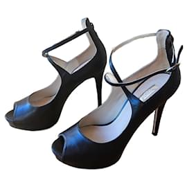 Sandali Guess P con cinturini incrociati in pelle nera