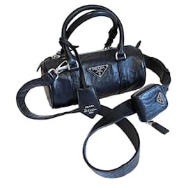 Borsa Barrel Prada in pelle nera