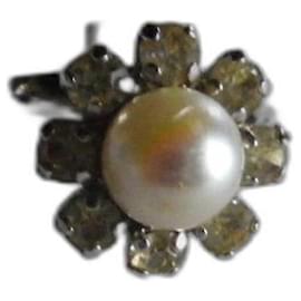 Christian Dior Ring aus silbernem Metall mit weißem Strass und Perle