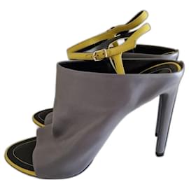 Sandali Balenciaga in pelle grigio scuro