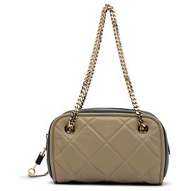 Bolso de hombro acolchado con cadena en forma de cubo marrón de Burberry