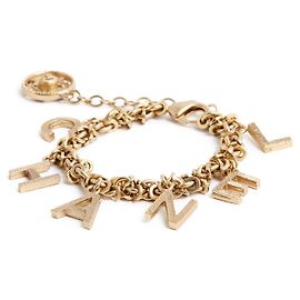 Bracciale Chanel in metallo dorato con lettere