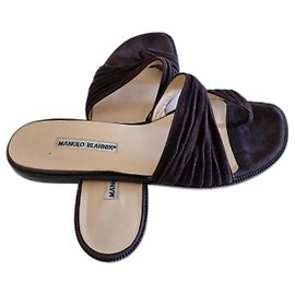 Manolo Blahnik Pantoletten aus braunem Wildleder