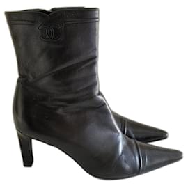 Stivaletti Chanel in pelle nera
