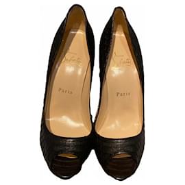 Christian Louboutin Lady Claude Pumps aus Pythonleder Schwarz