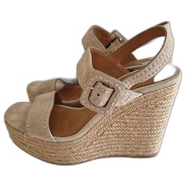 Sandali Prada in scamosciato beige