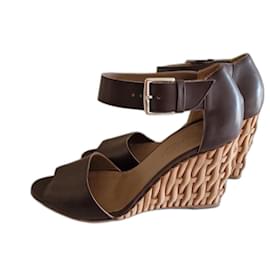 Hermès Sandalen aus Leder Dunkelrot