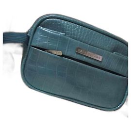 Beauty case Balenciaga in pelle blu stampa coccodrillo