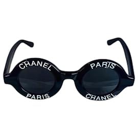 Occhiali da sole Chanel rotondi in acetato nero