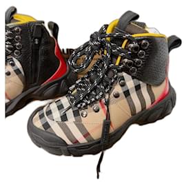Botas de couro Burberry para crianças