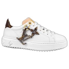 Baskets Louis Vuitton Time Out en cuir blanc