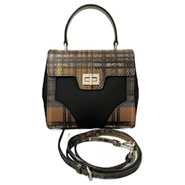 Borsa Prada in tessuto Saffiano nero
