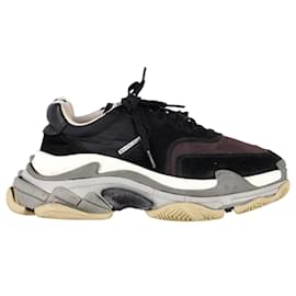 Sneakers Balenciaga Triple S in pelle scamosciata nera e bordeaux