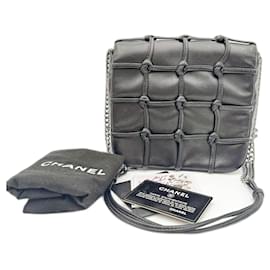 Borsa a tracolla con nodo in pelle di agnello trapuntata Chanel Cruise Mini con patta