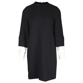 Vestido recto con mangas de encaje de Victoria Beckham en lana negra