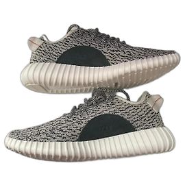 Yeezy Tortora Agosto 2022 V2