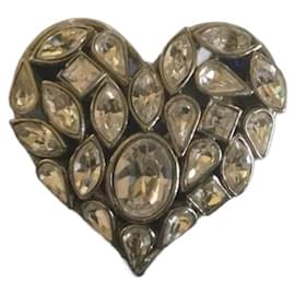 Broche Yves Saint Laurent cœur en métal argenté