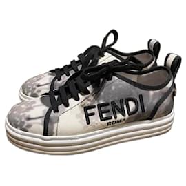 Fendi Rise Tie Dye Low Top Sneaker Schwarz Weiß Grau