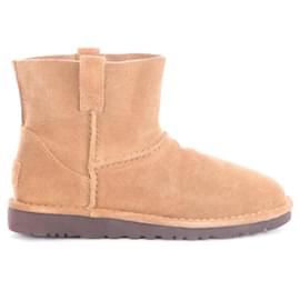 Ugg Classic Unlined Mini Boots de ante marrón