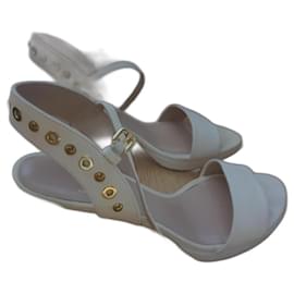 Décolleté Stuart Weitzman in pelle color crema