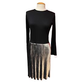 Vestido Agnès b. Preto e Prateado com Riscas Plissadas