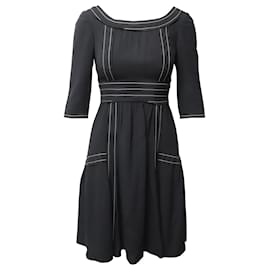 Vestido midi con costuras en contraste de Prada en seda negra