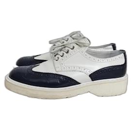 Prada Schnürschuhe aus Leder Weiß und Marineblau