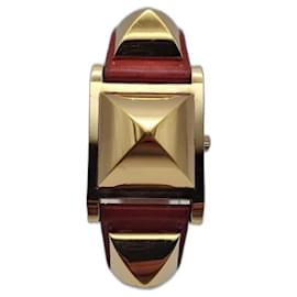Reloj Hermès Médor bañado en oro con pulsera de cuero