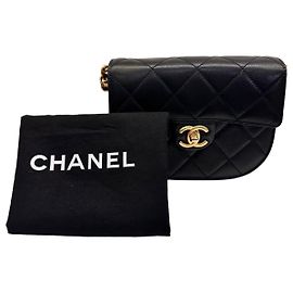 Borsa Chanel Mini Messenger in pelle di vitello nera