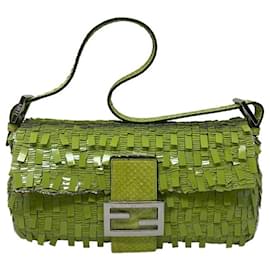 Fendi Baguette Tasche aus Pythonleder und Pailletten Hellgrün