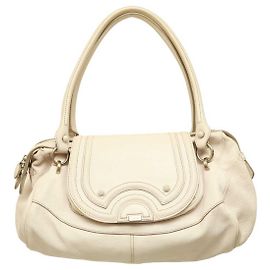 Borsa a tracolla con patta a tracolla in pelle bianca Calvin Klein con cuciture beige